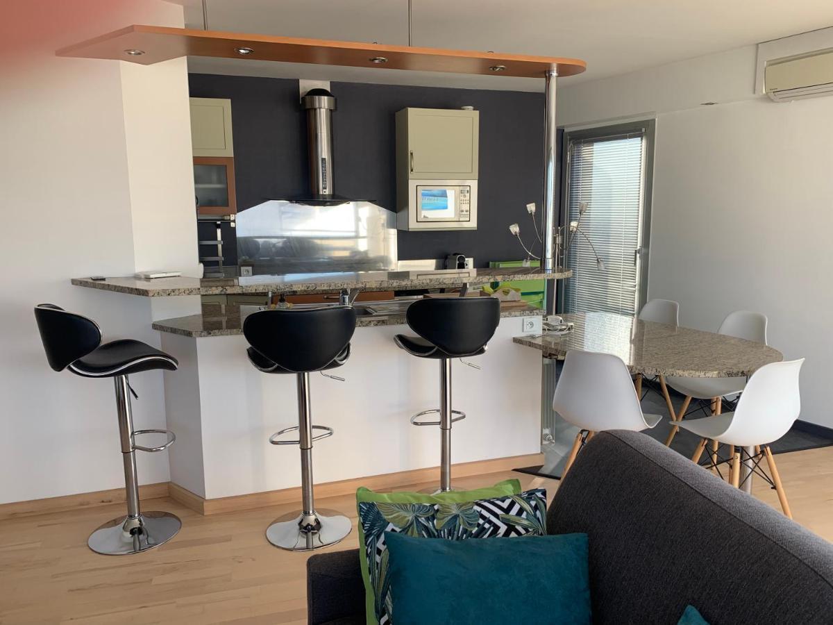 Appt 4 Pers, Centre-ville A Pieds, 300m, Apercu Mer, Tres Calme Parking Prive, Possibilite Garage Et Location Velos Electriques *