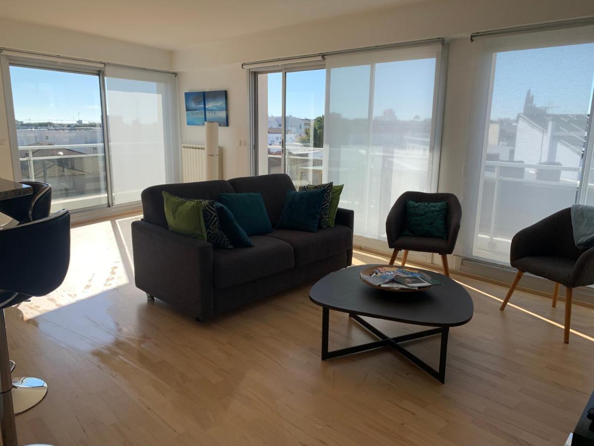 Apartment Appt 4 Pers, Centre-ville A Pieds, 300m, Apercu Mer, Tres Calme Parking Prive, Possibilite Garage Et Location Velos Electriques