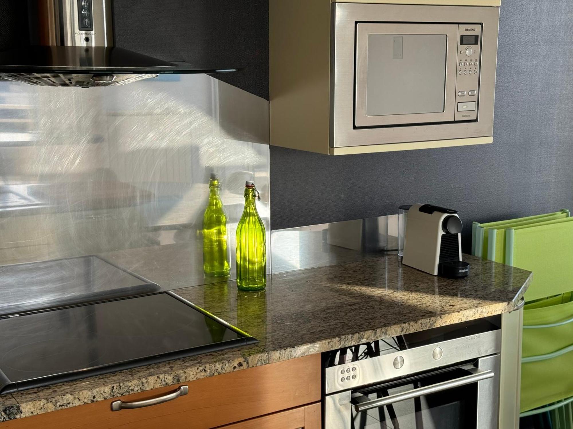 Apartment Appt 4 Pers, Centre-ville A Pieds, 300m, Apercu Mer, Tres Calme Parking Prive, Possibilite Garage Et Location Velos Electriques Royan